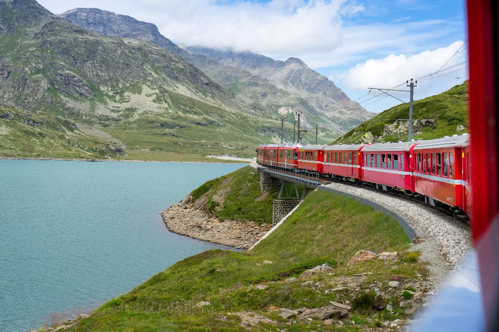 Comment découvrir la Suisse en train